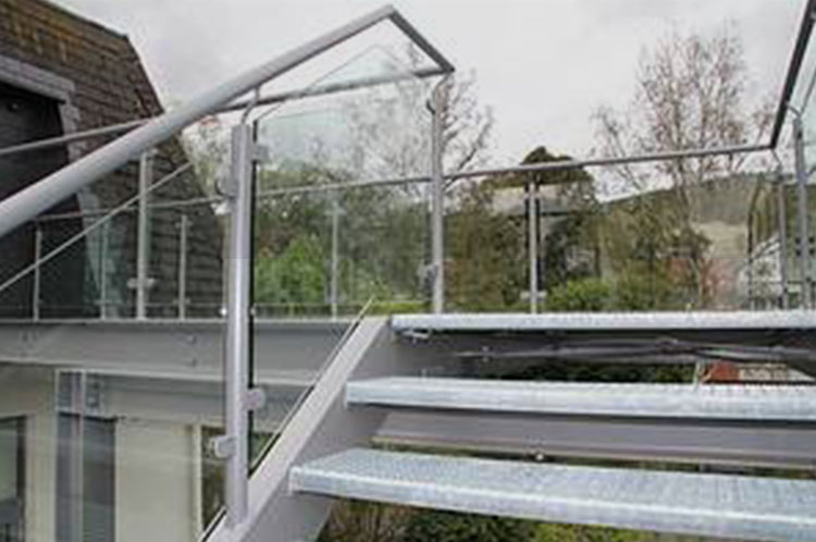 Pulverbeschichtete Geländer mit Glasfüllung